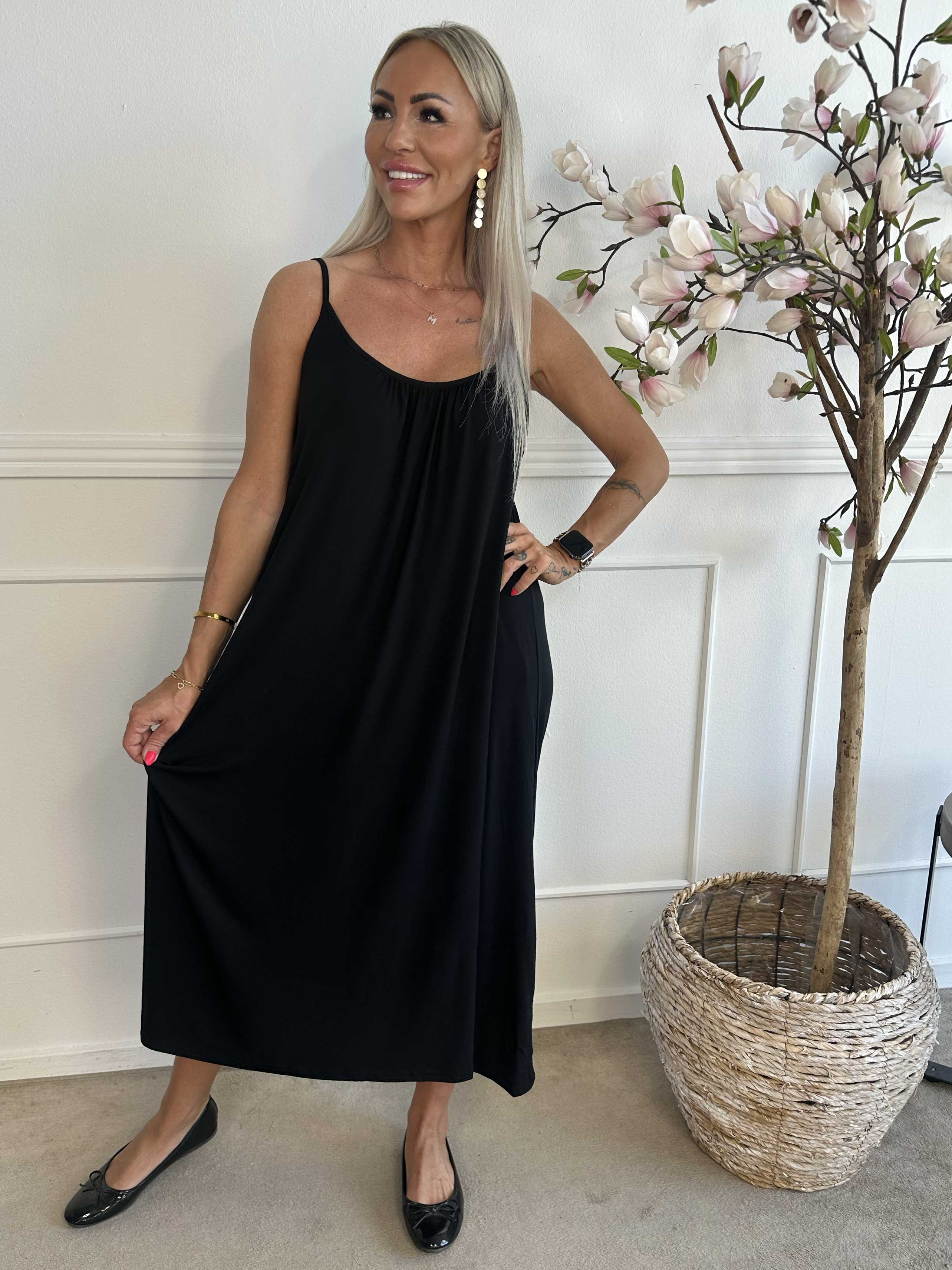 Olivia - Lang stropkjole i viskose